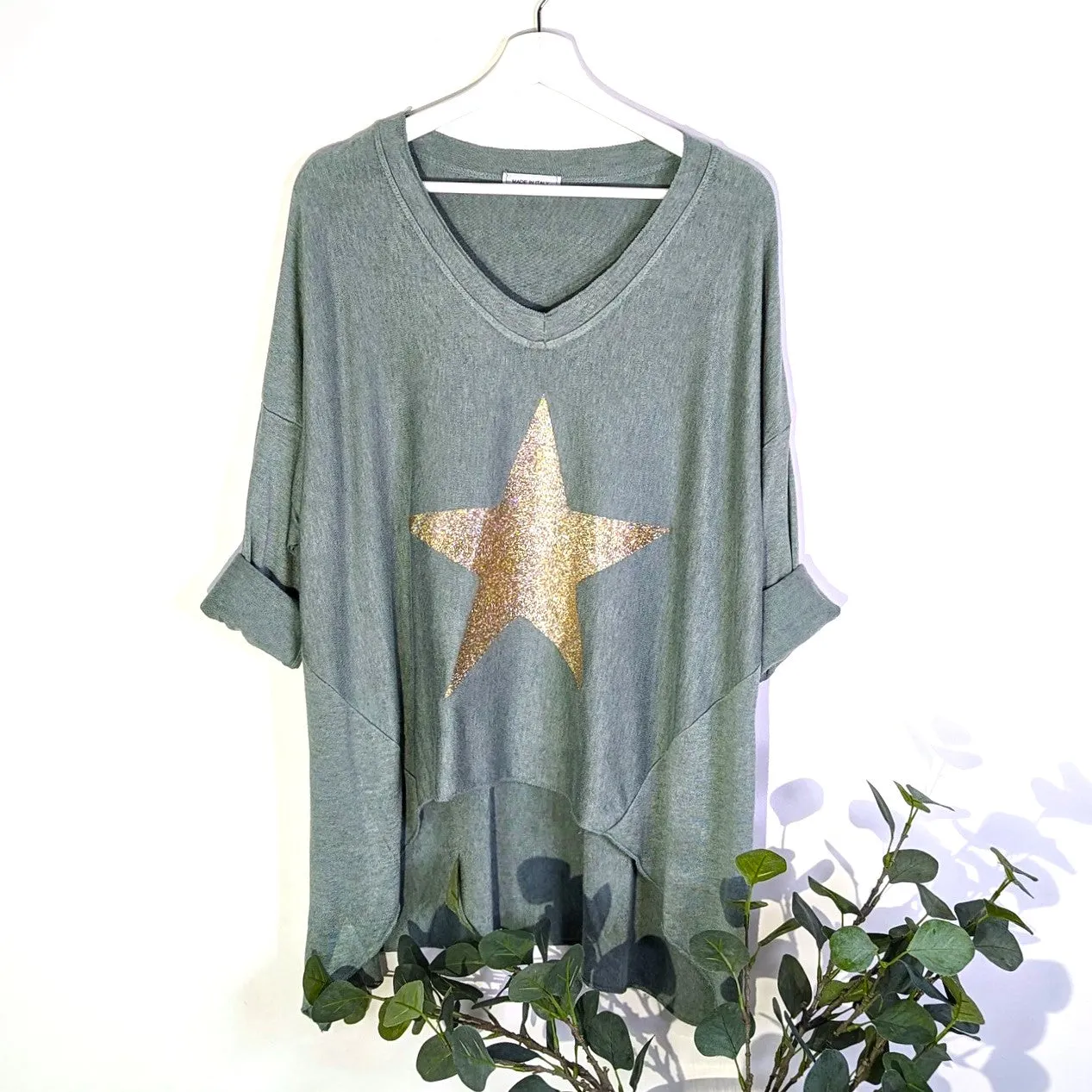 Cosy V-neck roomy top with golden star (L)