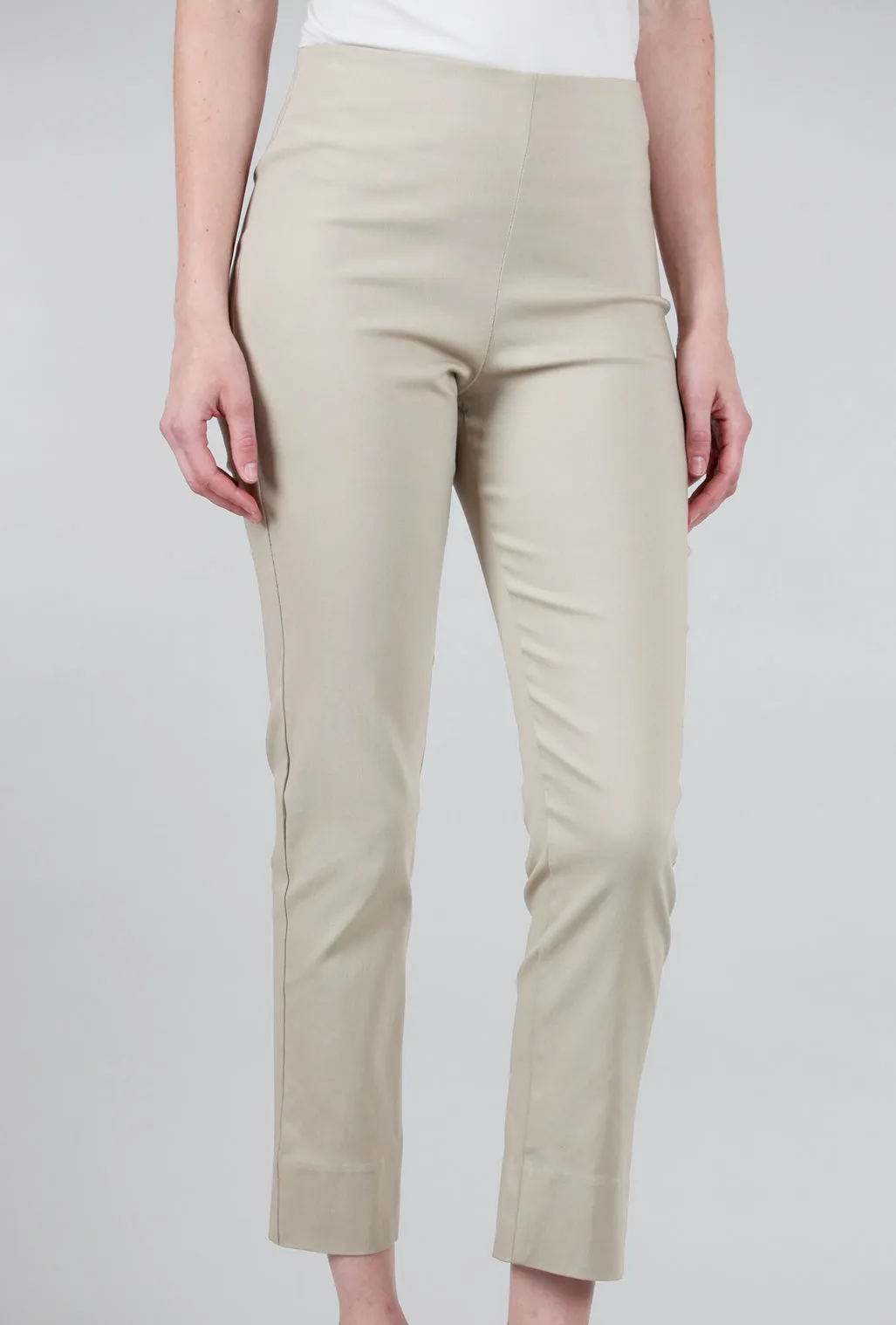 Milo Pant, Khaki